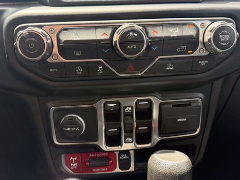 Used 2022 Jeep Gladiator Mojave w/ Trailer Tow Package AWD/4WD image 19