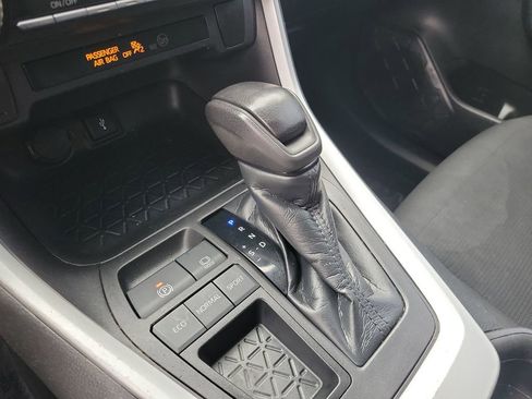 Used 2021 Toyota RAV4 LE image 23