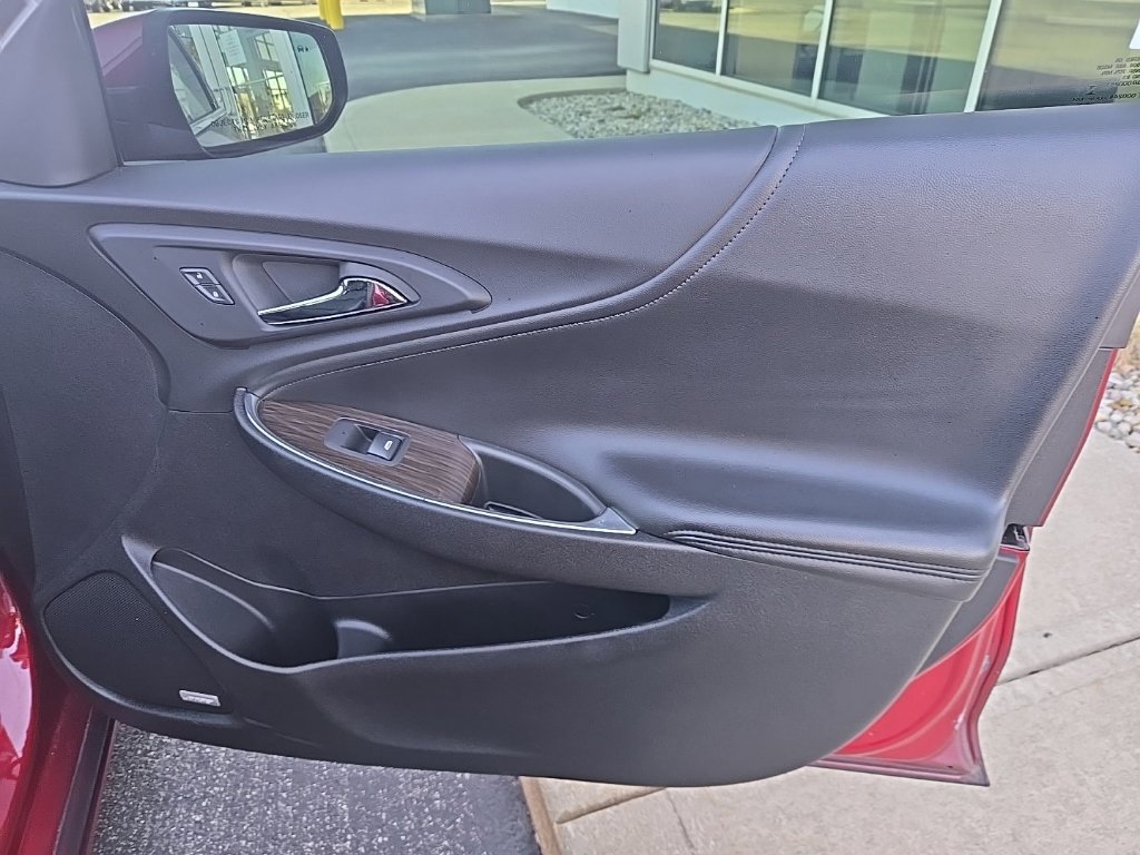 Used 2019 Chevrolet Malibu Premier w/ Sun and Wheel Package FWD image 32