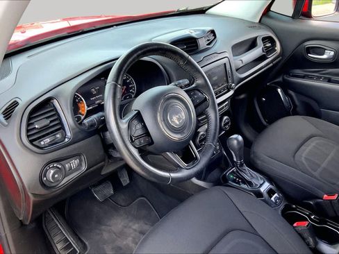 Used 2017 Jeep Renegade Altitude FWD image 17