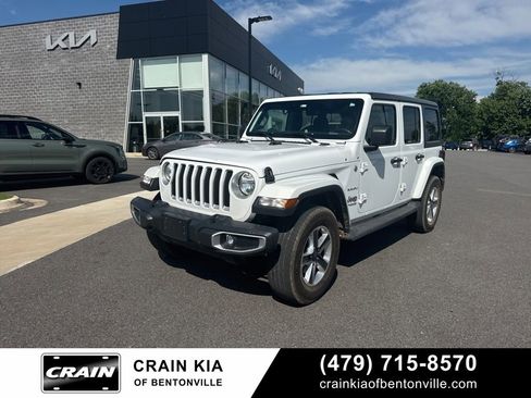 Used 2018 Jeep Wrangler Unlimited Sahara AWD/4WD image 6