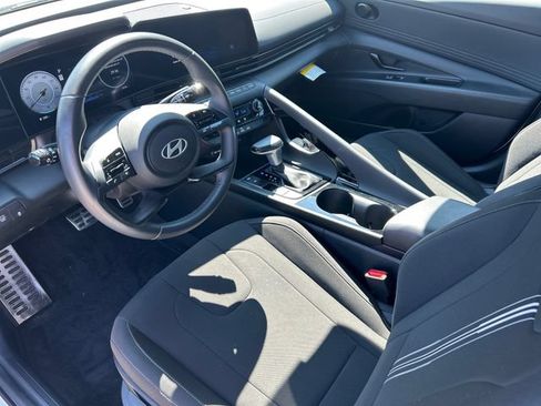 Certified 2025 Hyundai Elantra SEL FWD image 15