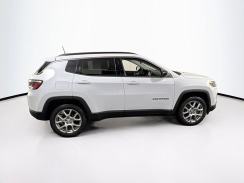 Used 2022 Jeep Compass Latitude AWD/4WD image 4