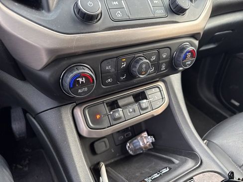 Used 2022 GMC Acadia Denali w/ Denali Technology Package image 7