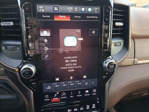 Used 2024 RAM 3500 Limited w/ Towing Technology Group image 29