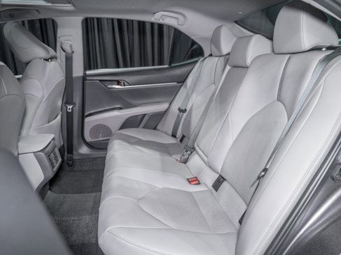 Used 2022 Toyota Camry XLE image 12