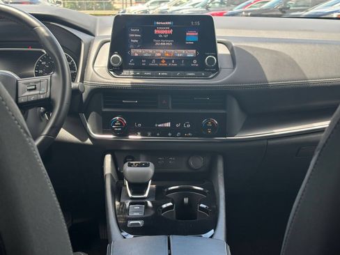 Used 2025 Nissan Rogue SV FWD image 17
