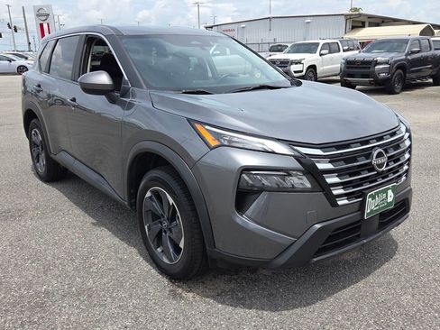 Used 2024 Nissan Rogue SV FWD image 16