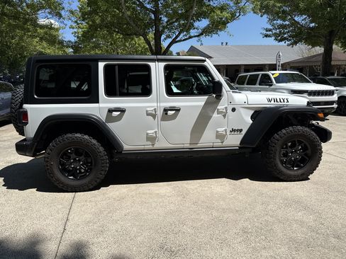 Used 2025 Jeep Wrangler Unlimited Sport AWD/4WD image 8