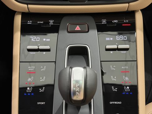 New 2026 Porsche Macan image 40