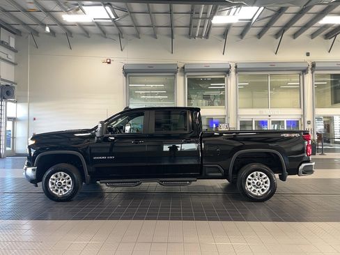 Used 2024 Chevrolet Silverado 2500 LT w/ Convenience Package image 4