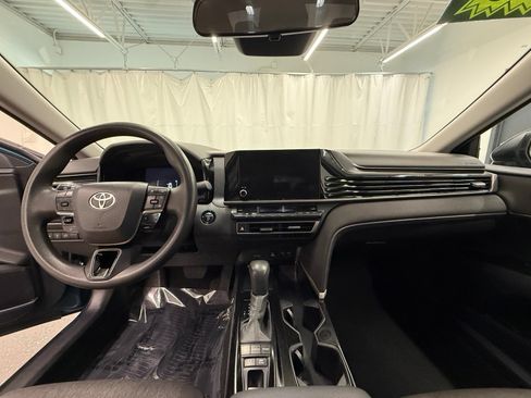 Used 2025 Toyota Camry LE FWD image 17