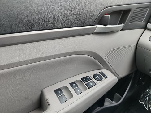 Used 2017 Hyundai Elantra Limited FWD image 13