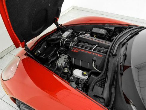 Used 2007 Chevrolet Corvette Coupe w/ Performance Package RWD image 38