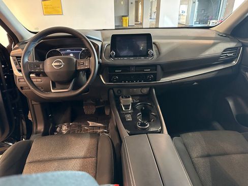 Used 2025 Nissan Rogue SV image 34