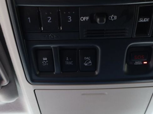 Used 2018 Toyota 4Runner Limited AWD/4WD image 32