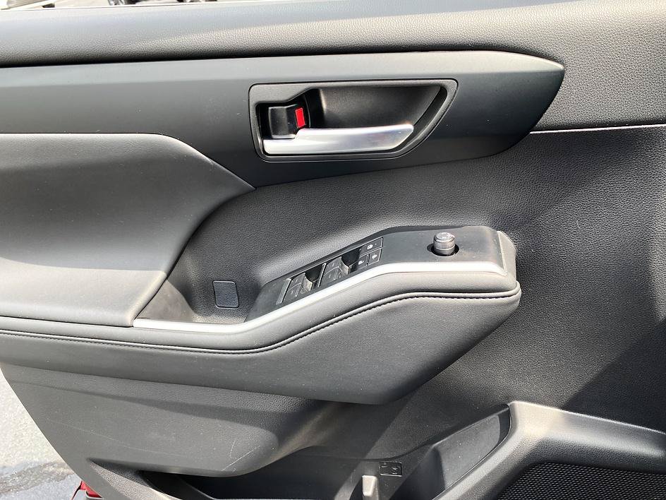 Certified 2026 Toyota Highlander XLE AWD/4WD image 9