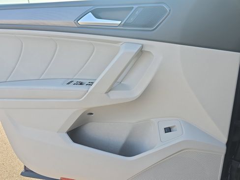 Used 2022 Volkswagen Tiguan SE image 25