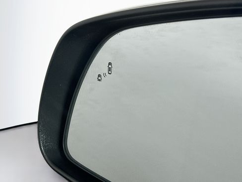 Used 2025 Hyundai Venue SEL FWD image 16