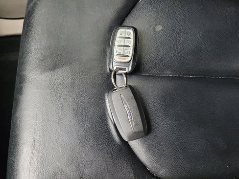 Used 2017 Chrysler Pacifica Touring-L FWD image 32