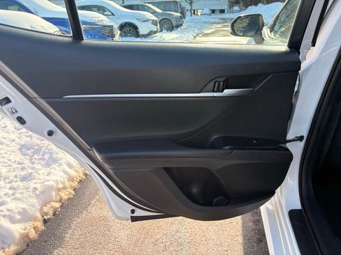 Used 2018 Toyota Camry LE image 16