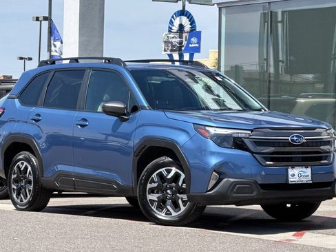 Used 2025 Subaru Forester Premium AWD/4WD image 2