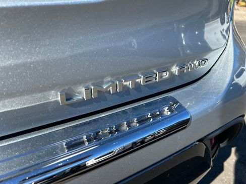 Used 2024 Toyota Highlander Limited image 16