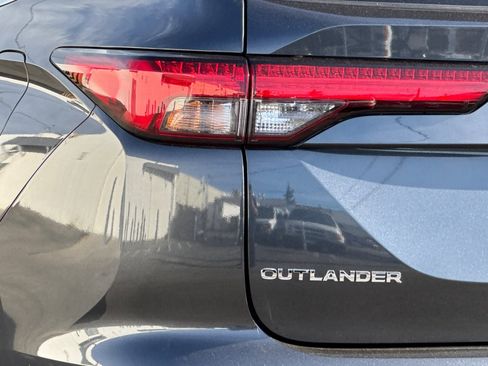 Used 2025 Mitsubishi Outlander SEL image 13