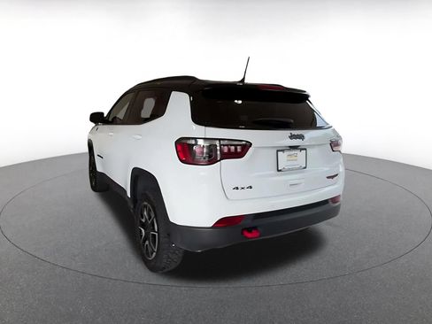 Used 2025 Jeep Compass Trailhawk AWD/4WD image 9