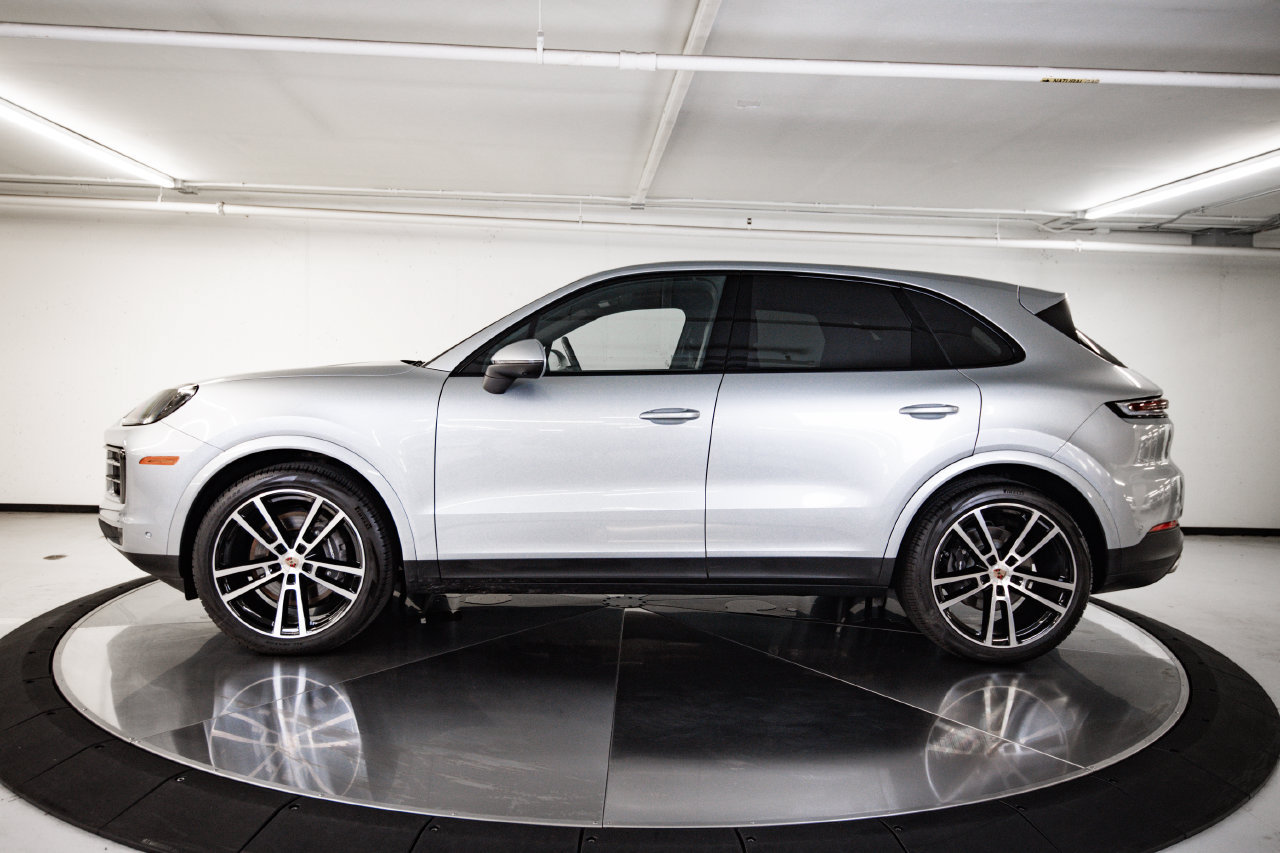 Certified 2026 Porsche Cayenne AWD/4WD image 2