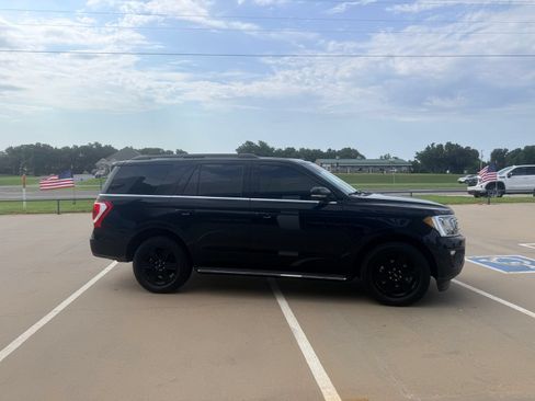 Used 2020 Ford Expedition XLT w/ Equipment Group 202A AWD/4WD image 5