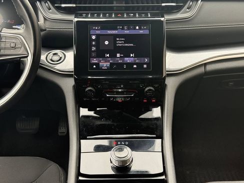 Used 2021 Jeep Grand Cherokee L Laredo w/ Luxury Tech Group I AWD/4WD image 16
