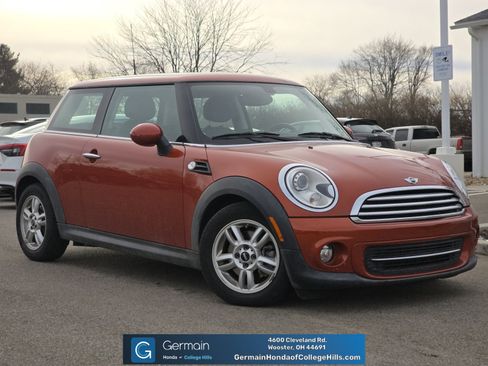 Used 2011 MINI Cooper Hardtop image 2