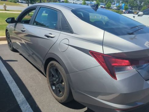 Used 2023 Hyundai Elantra SEL FWD image 6
