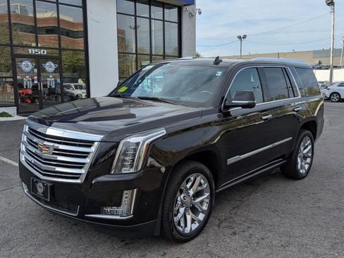Used 2020 Cadillac Escalade Platinum AWD/4WD image 2