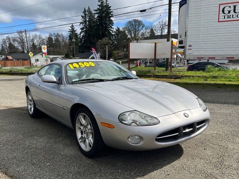 Used 2001 Jaguar XK8 Coupe RWD image 4