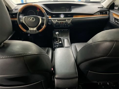 Used 2014 Lexus ES 300h image 10