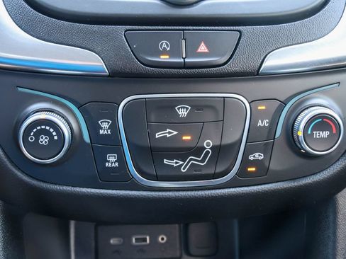 Used 2022 Chevrolet Equinox LT FWD image 16