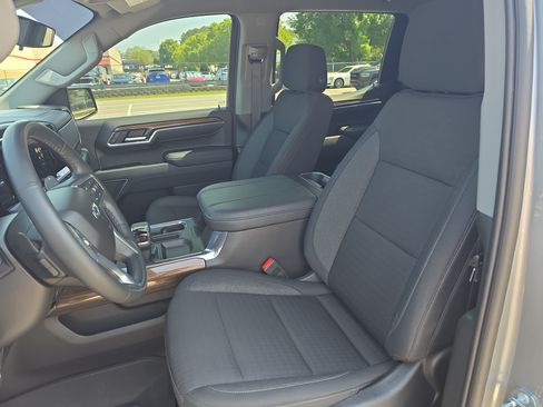 Used 2023 Chevrolet Silverado 1500 LT Trail Boss w/ Protection Package AWD/4WD image 15