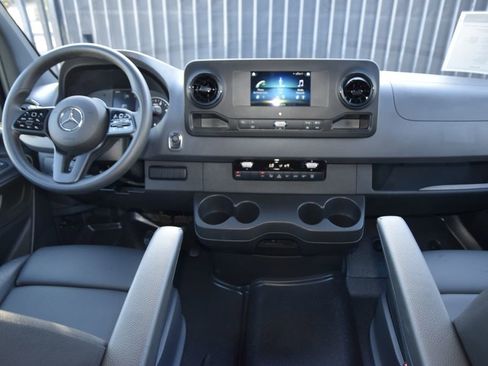 Used 2023 Mercedes-Benz Sprinter 2500 image 17