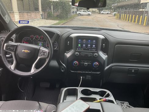 Used 2022 Chevrolet Silverado 1500 LT AWD/4WD image 9