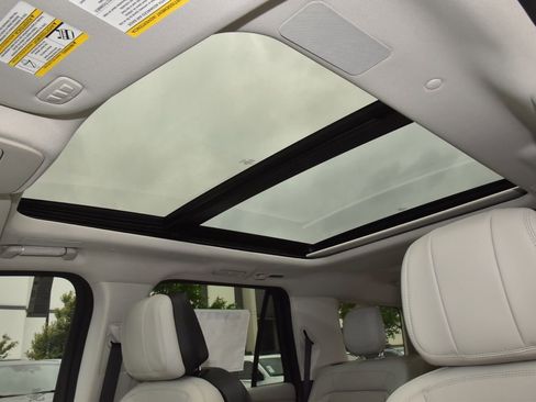 New 2026 Lincoln Navigator Reserve AWD/4WD image 34