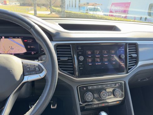 Used 2022 Volkswagen Atlas SEL R-Line image 31