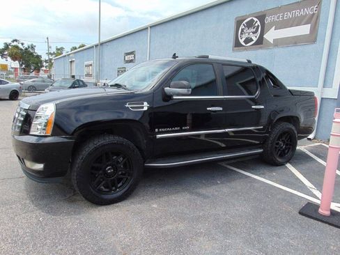 Used 2007 Cadillac Escalade EXT w/ Information Package AWD/4WD image 4