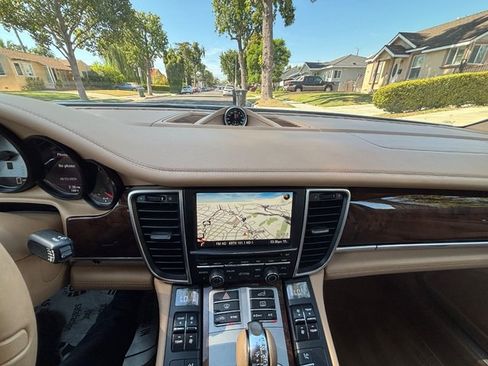 Used 2015 Porsche Panamera S RWD image 37