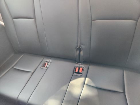 Used 2021 Toyota Highlander Limited FWD image 28