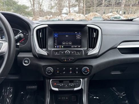 Used 2024 GMC Terrain SLE image 17