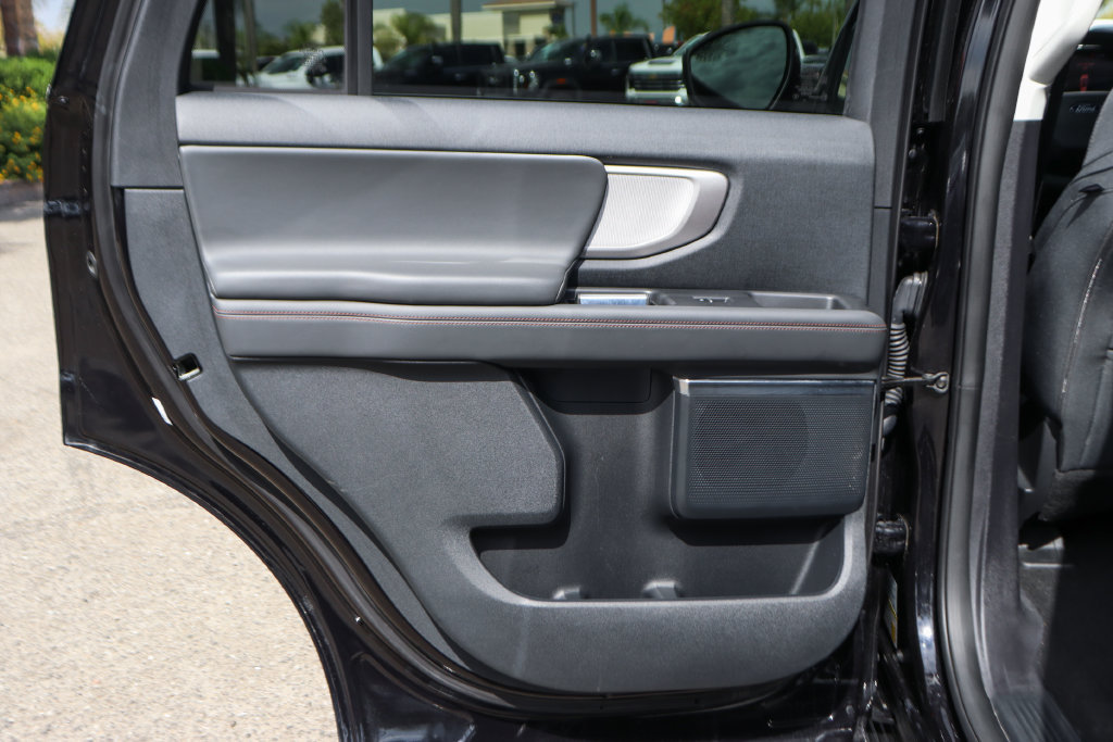 Used 2025 Ford Expedition Active AWD/4WD image 38
