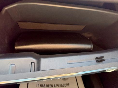 Used 2019 Jaguar F-PACE Premium image 30