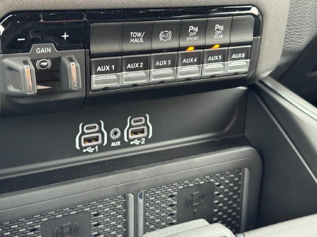 New 2025 RAM 3500 Big Horn AWD/4WD image 17